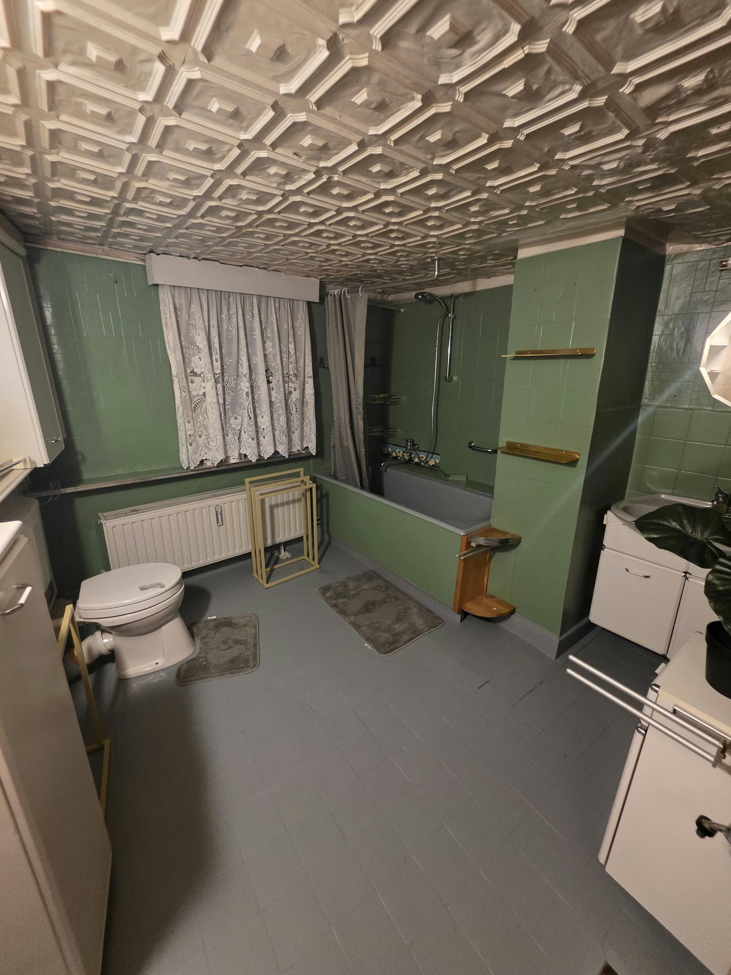 Die Wasch-Stube mit Badewanne und Dusche